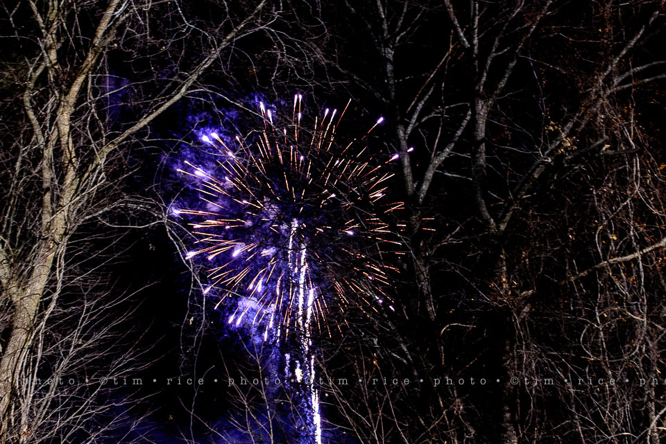 yr8%e2%80%a2073-365%e2%80%a22614%e2%80%a2fireworks-eye-to-eye