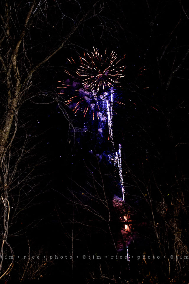 yr8%e2%80%a2074-365%e2%80%a22614%e2%80%a2fireworks-eye-to-eye