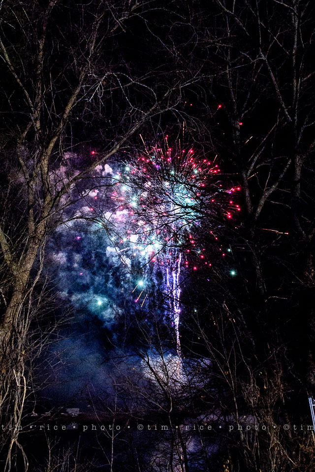 yr8%e2%80%a2075-365%e2%80%a22614%e2%80%a2fireworks-eye-to-eye