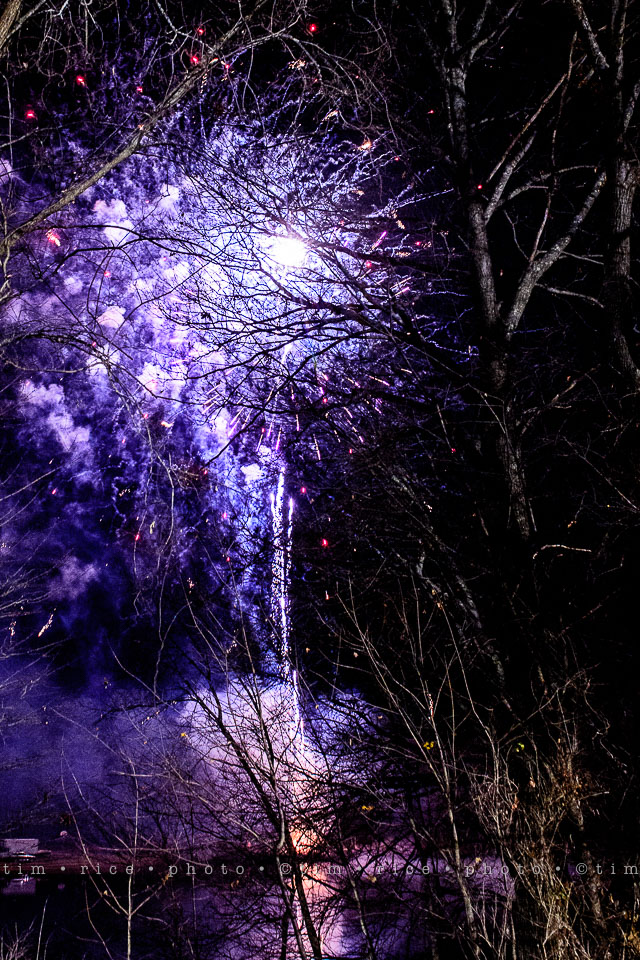 yr8%e2%80%a2078-365%e2%80%a22614%e2%80%a2fireworks-eye-to-eye