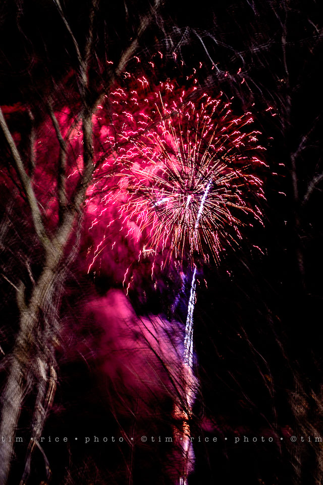 yr8%e2%80%a2082-365%e2%80%a22614%e2%80%a2fireworks-eye-to-eye